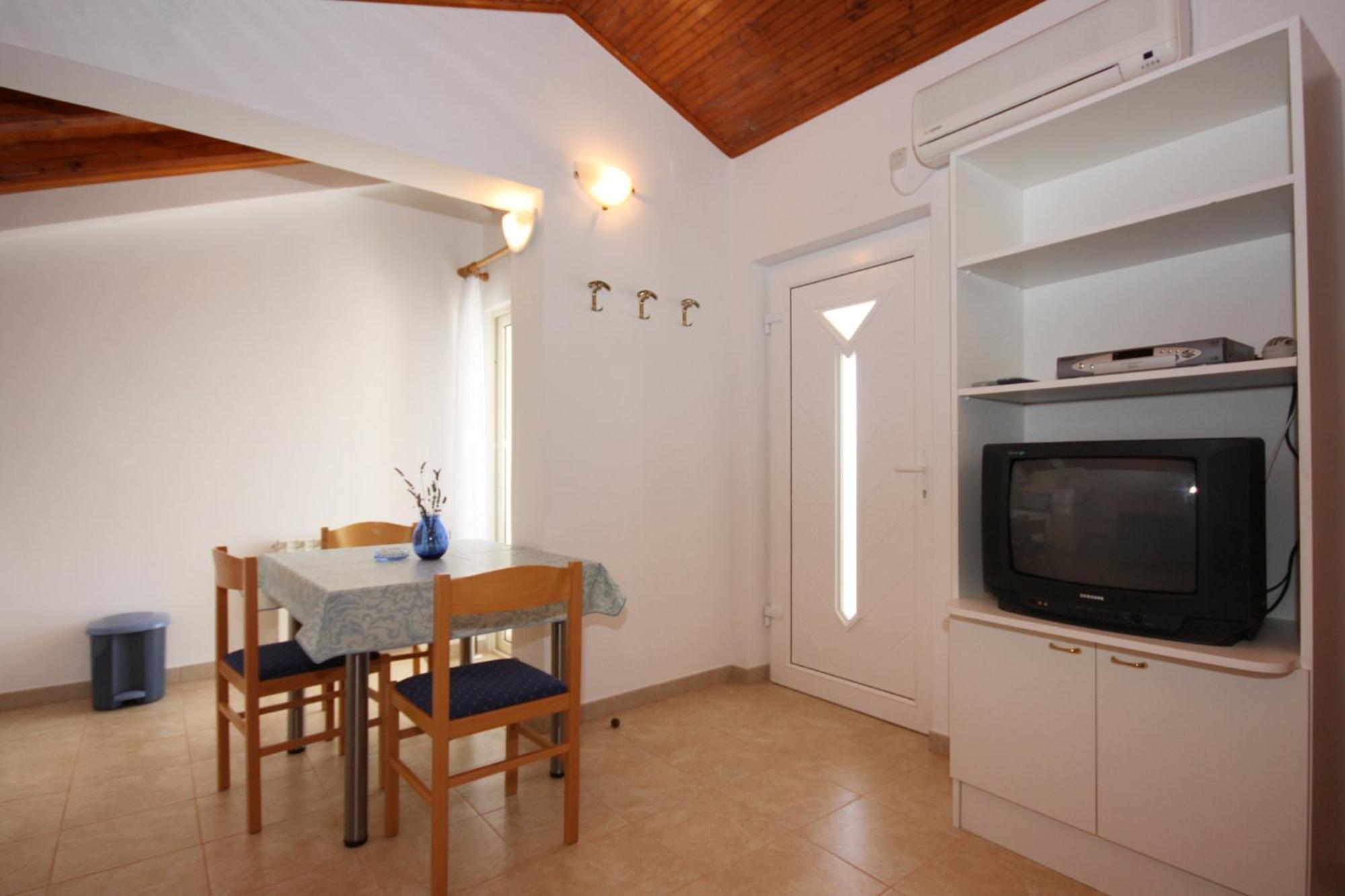 Apartments With A Parking Space Jezera, Murter - 5079 Bilik gambar